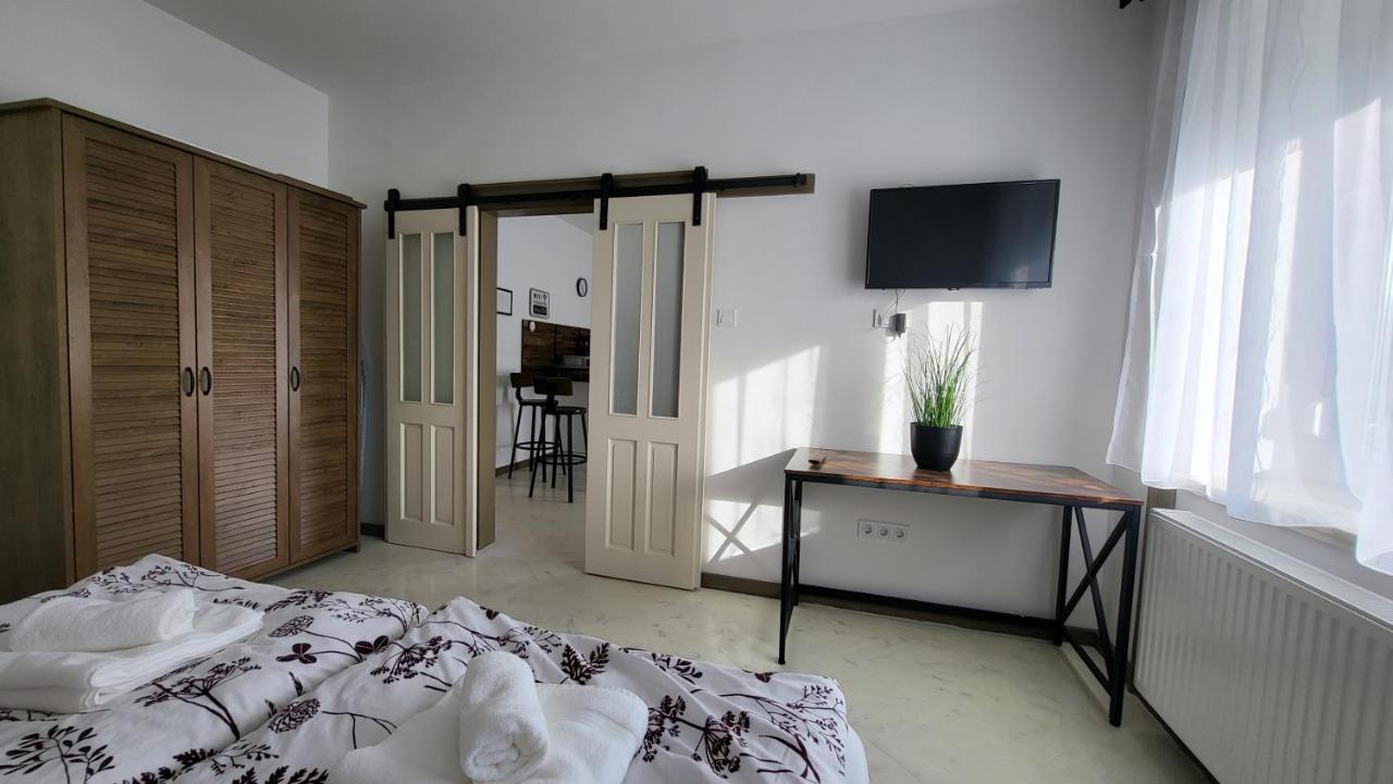 Relax Apartments Sarvar A1 מראה חיצוני תמונה