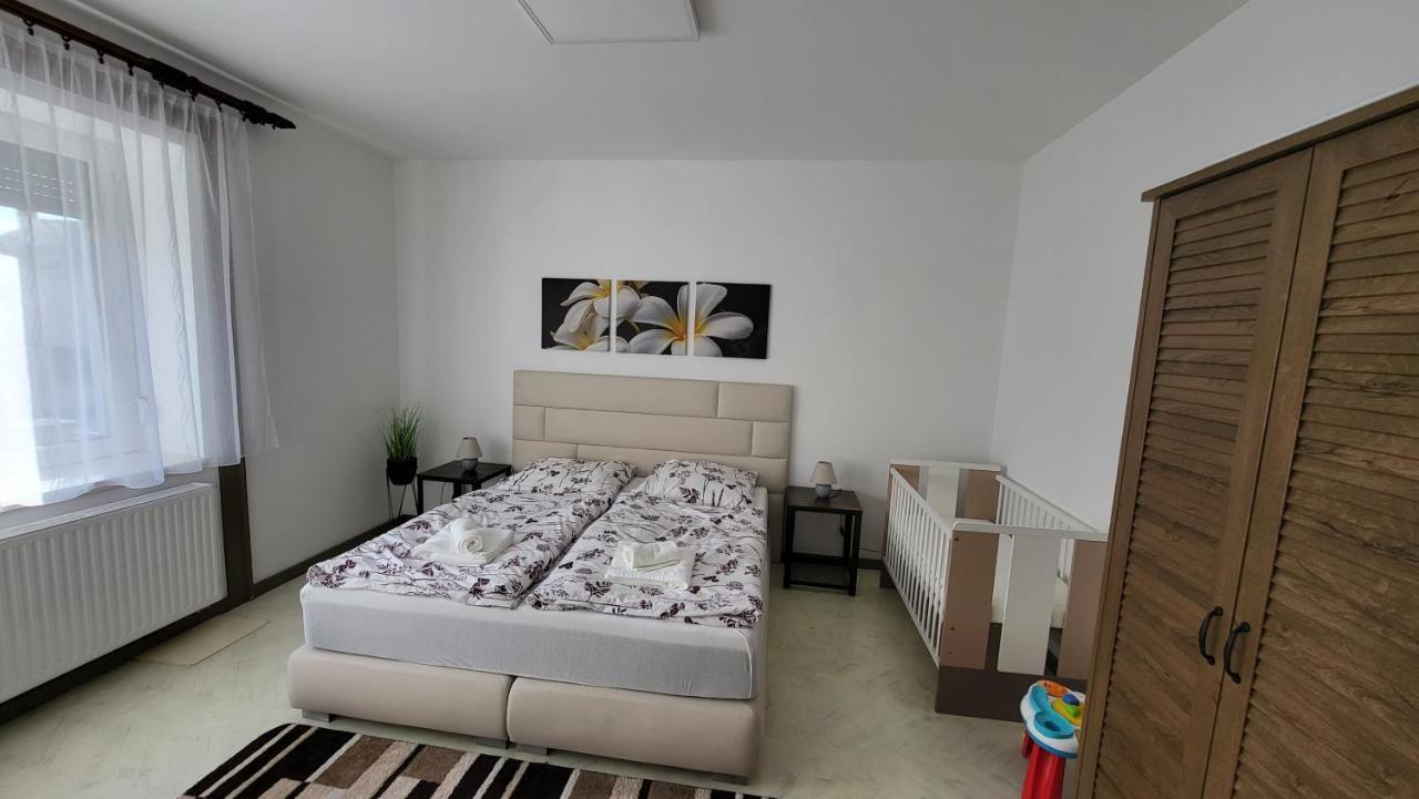 Relax Apartments Sarvar A1 מראה חיצוני תמונה