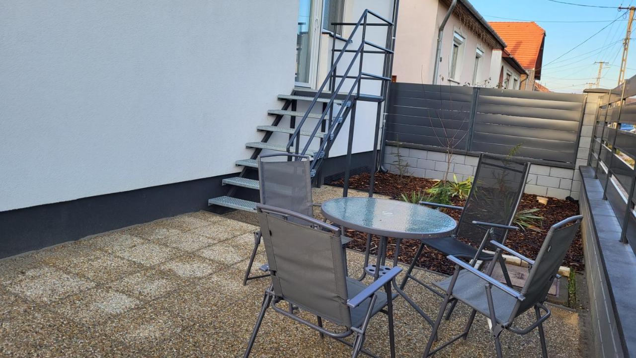 Relax Apartments Sarvar A1 מראה חיצוני תמונה